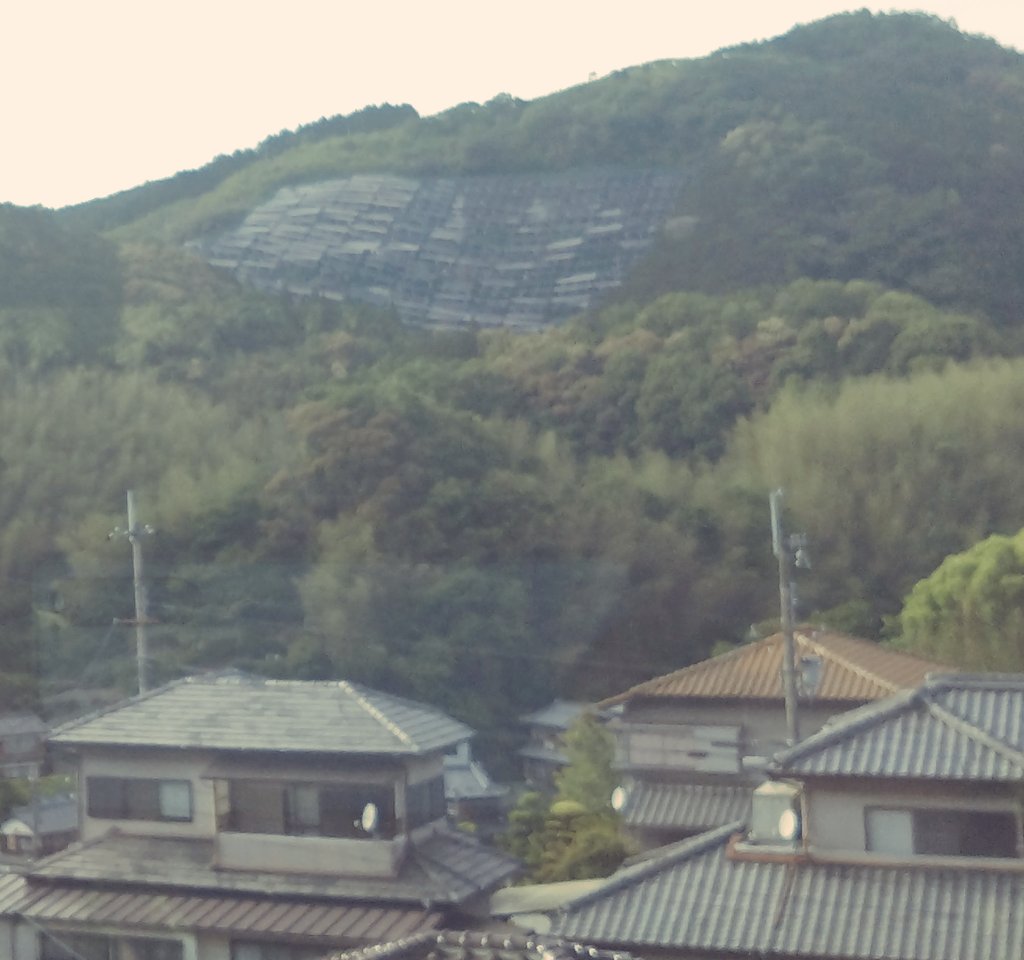 高野山、最後の最後に嫌なものを見せられました😵
本当にこんな所にまで、日本の山々を覆い尽くすつもりでしょうか💢
#メガソーラー建設反対