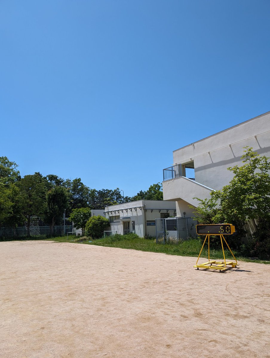 本日次男の陸上練習 付き添い🏃 支援学校時代陸上部だった卒業生たちが集まって活動中。 1周60秒以内で。次は45秒、30秒…と縮めて走る練習。 以前は時間感覚がもひとつだったが、製麺作業で秒数をはかって進める工程があるので、時間感覚が整ってきたのか時間内に全て走ることが出来ていた✨👏🏻