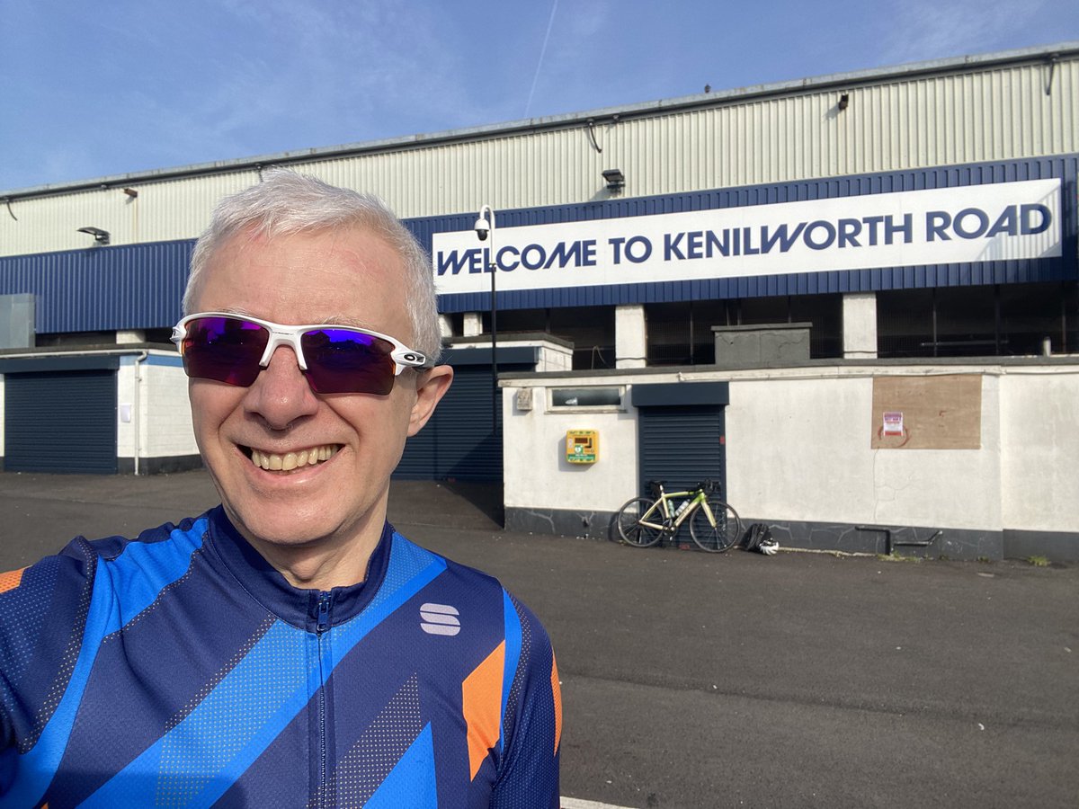 Feeling emotional about to set off from KR for the final @LutonTown premier pedal 19 challenge 🚴‍♂️ 49 miles to @WestHam to complete 3 incredible years 🧡 suns out 🌤️ proud to raise awareness donations for @MindBLMK @NOAH_Luton @KeechHospice @ProstateUK justgiving.com/team/markpremi…