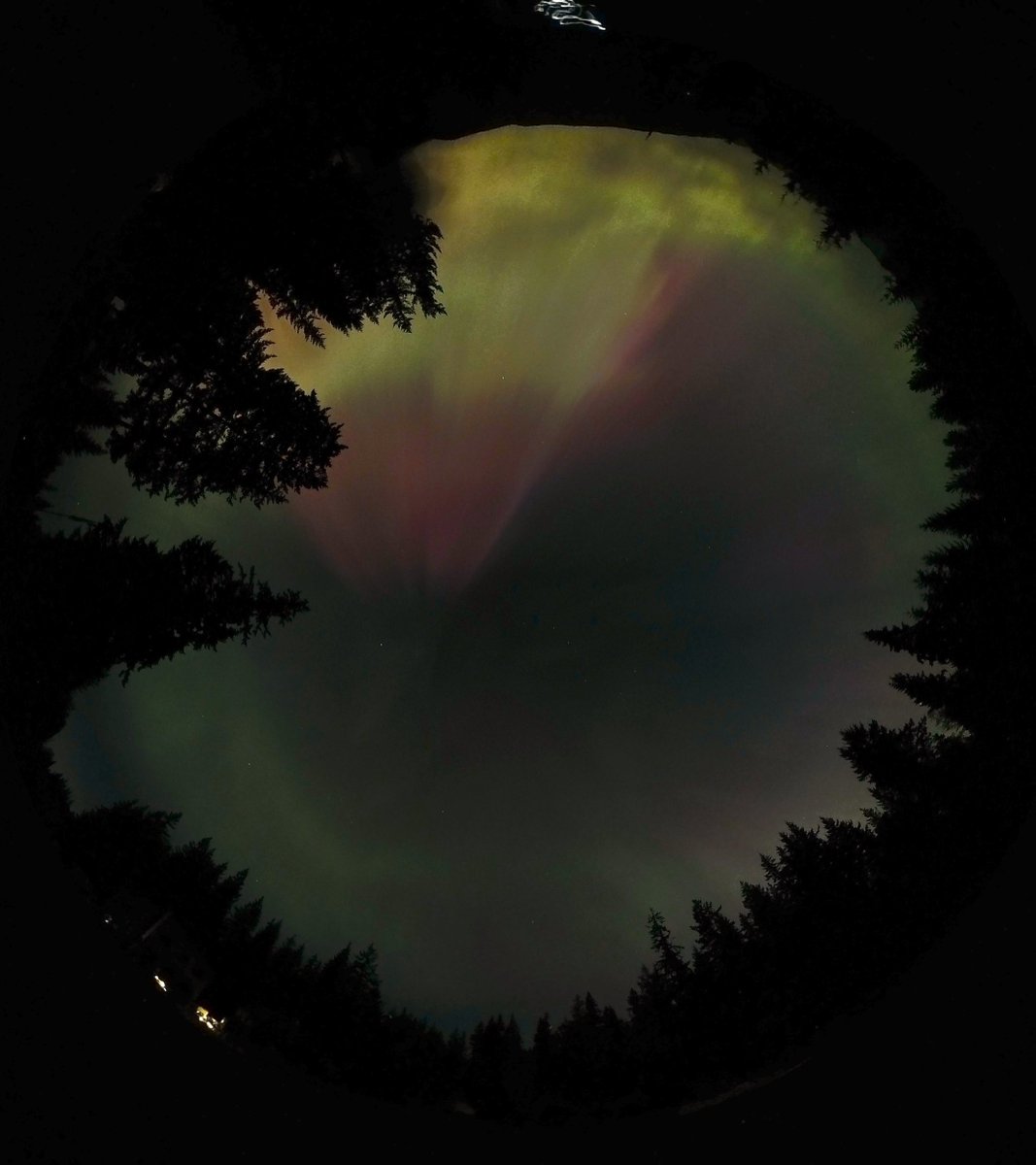 Incredible #insta360 shots! @MimiRitZ244 and I were surrounded. It’s 12:32am and still going #wawx #pnw