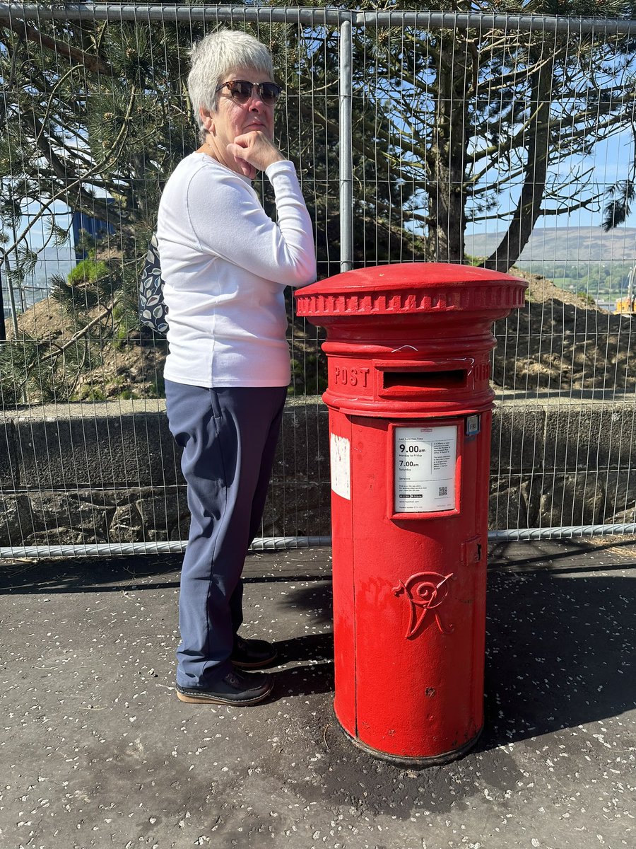 👀 #WarrenPoint #CountyDown 

This #Victorian postbox seems to have shrunk. 🤷‍♂️

#PostboxSaturday