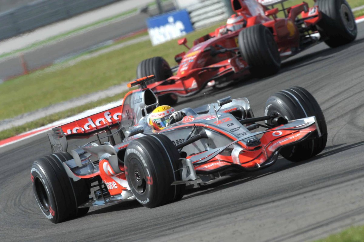 Lewis Hamilton, Gümüş McLaren, İstanbul Park... 

16 sene önce bugün düzenlenen Türkiye Grand Prix'sinde Lewis yarışı ikinci sırada tamamlamıştı.