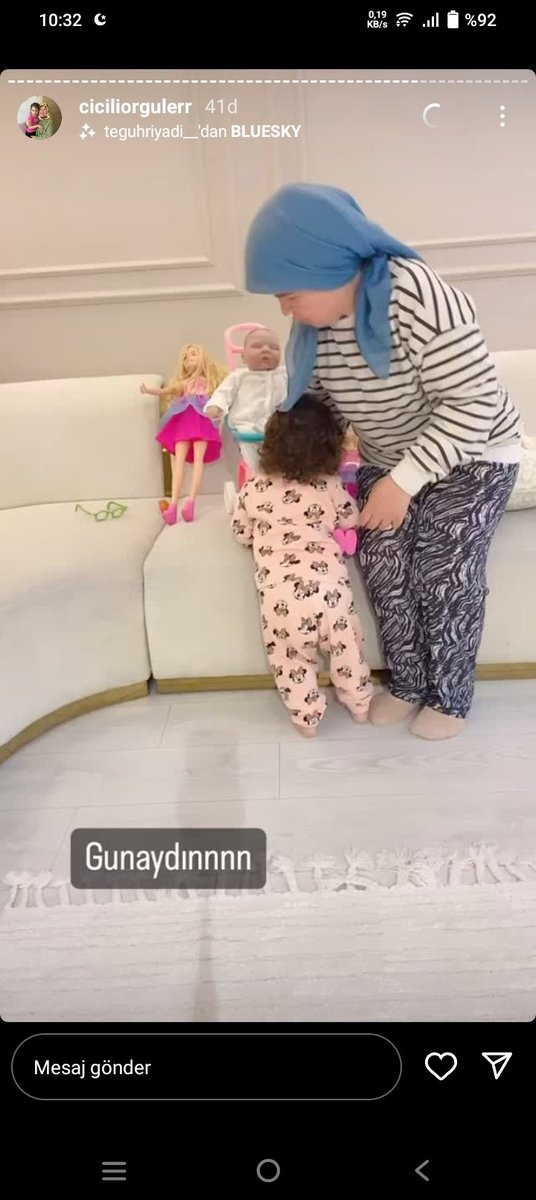 BraKmrc362734's tweet photo. Ahahah sabah sabah herhalde unuttular dalgınlığa geldi gerçek bebek diye arada gösterdikleri bebek büyük ihtimalle bu ortalığa çıkmış 😅😅 #özlemöz #tayyargiller #tayyargil @dikkathobbit https://t.co/wrEA3xPy7V