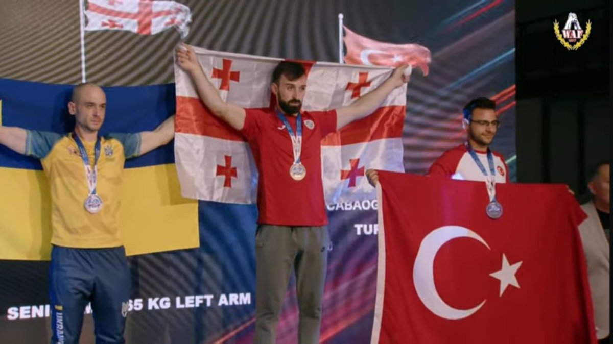 Slovakya’da düzenlenen Avrupa Bilek Güreşi Şampiyonasında Şanlıurfa Büyükşehir Belediyesi kulüp sporcumuz Ahmet Recep Cabaoglu Avrupa Üçüncüsü oldu. Sporcu ve antrenörlerimizi tebrik ediyor, başarılarının devamını diliyoruz.