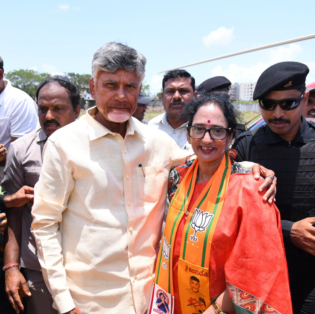 KIRanGaDURA's tweet image. Prabhas kuda mana pakke 🔥
#TDPWillBeBack