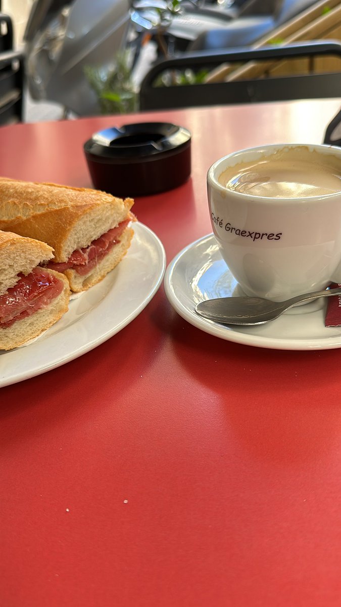robledodev's tweet photo. Buenos día devs, y viva el jamón https://t.co/Q9Olg0C7HN
