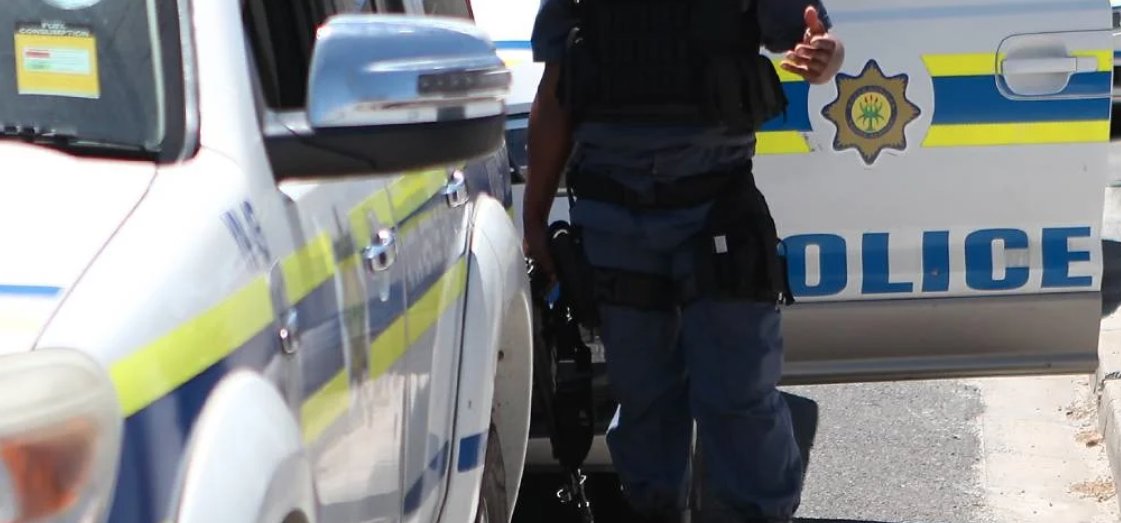 Police on manhunt for suspects after a robbery at a cash loan facility in Namakgale buff.ly/3yduOHj #ArriveAlive #Robbery #CashLoanFacility #Manhunt @SAPoliceService