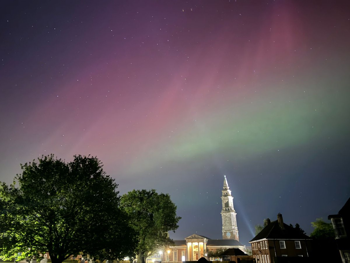 A physics teachers dream! #Auroraborealis over @RHSSuffolk 😍