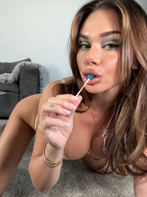 wish I was sucking on something else🤔 https://t.co/IYm4Cx9i3q