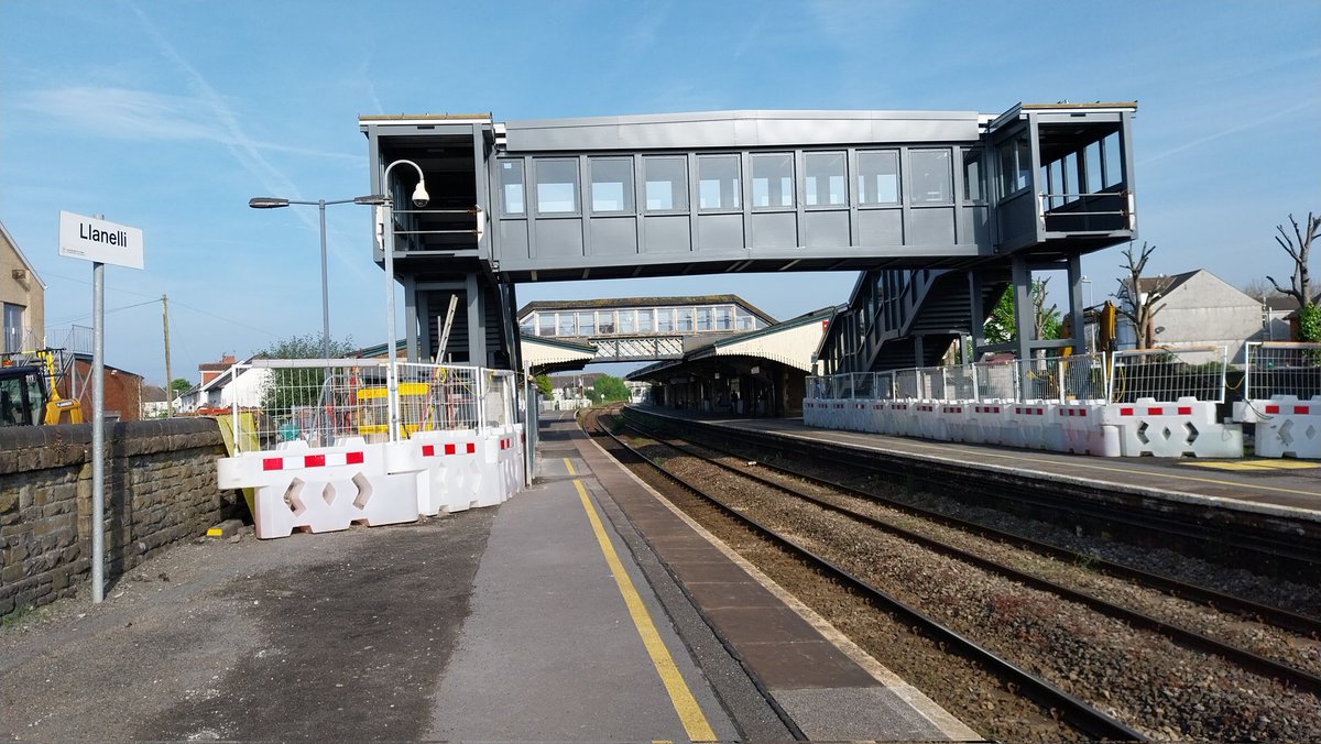 New footbridge being installed at Llanelli, looks like it's going to have lifts