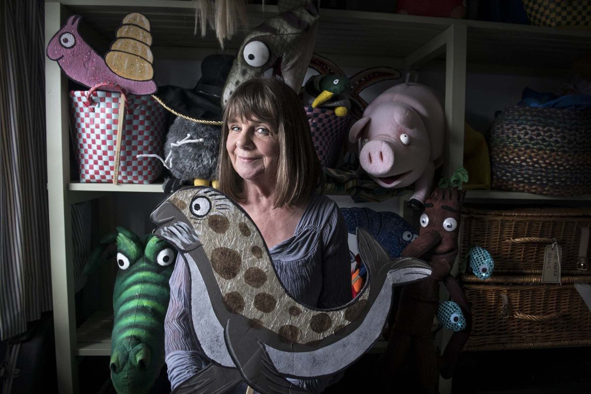 Join Julia Donaldson for her world premier reading of The Tooth Fairy and the Crocodile! ✨🧚‍♀️ Don’t miss out on this incredible event on 1st June! Grab your tickets and find out more information through the link below - buff.ly/4a9YFhe 📸 : © Steve Ullathorne