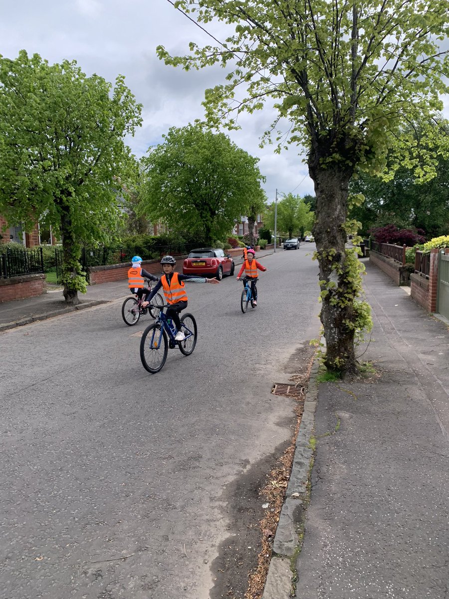 Giffnock PS tweet media