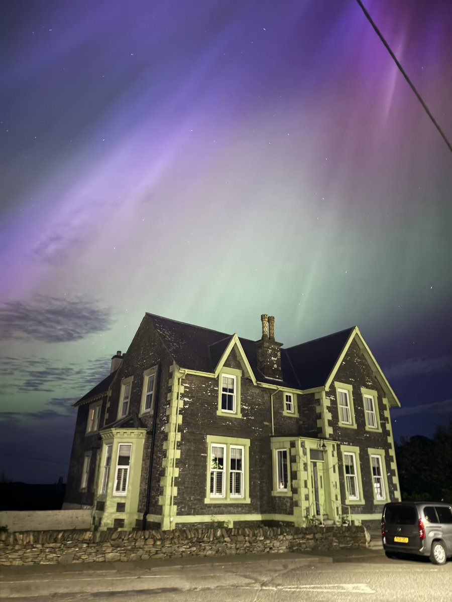 Aurora over the house. 🏠 beautiful.