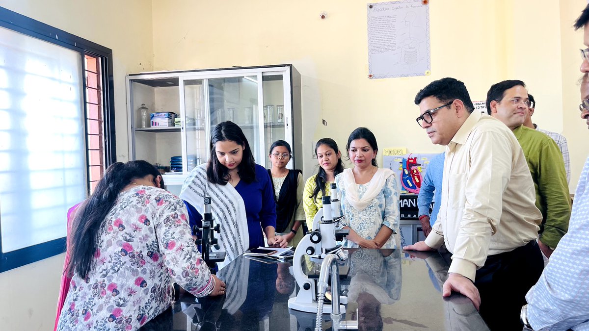 Great to see the good work happening in education in #aspirationalblocksprogramme at Ambagarh Chauki Block! Digital classrooms,#ATL , well equipped labs etc are contributing to significant improvement in the learning outcomes! #bharatkebadhtekadam