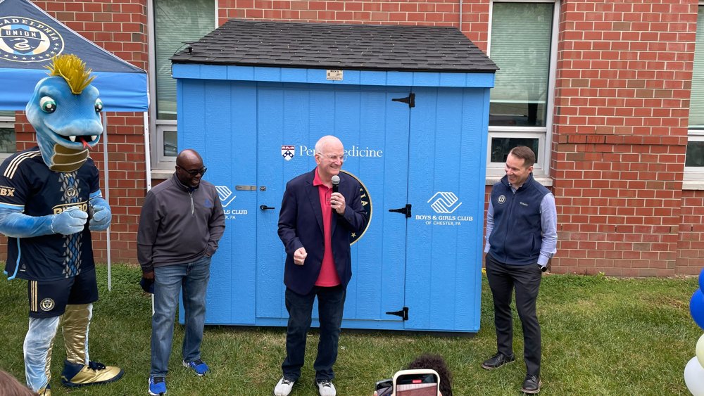 .@PennMedicine & @PhilaUnion partner to open a community refrigerator at @BGCofChester to fight food security & support community health ft. @kevinbmahoney, @TimMcDermott6 & Derrick Billups @sharingexcess tinyurl.com/3amna4at