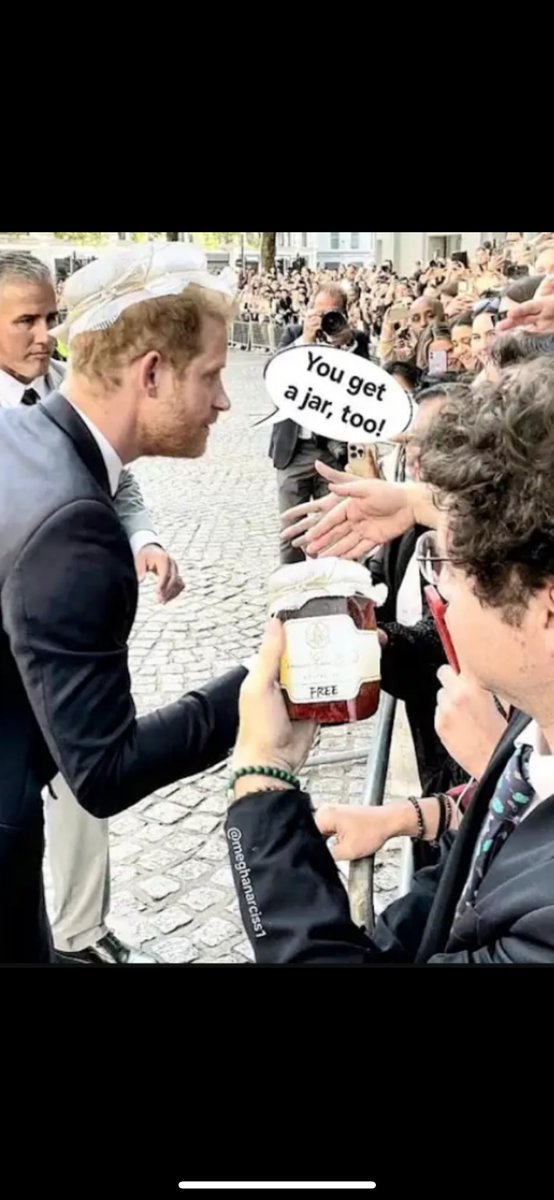 0Rthebest91033's tweet photo. #HarryAndMeghanAreAJoke #HarryATraitor2YourCountryAndKing #HarryAndMeghanAtPettyLittleBitches #HarryATraitorAndALiar #HarryIsDisgustingHumanBeing #HarryIsTheJudasOfEngland #HarryWillALLWAYSBeTheSecond https://t.co/i9InQweq8c