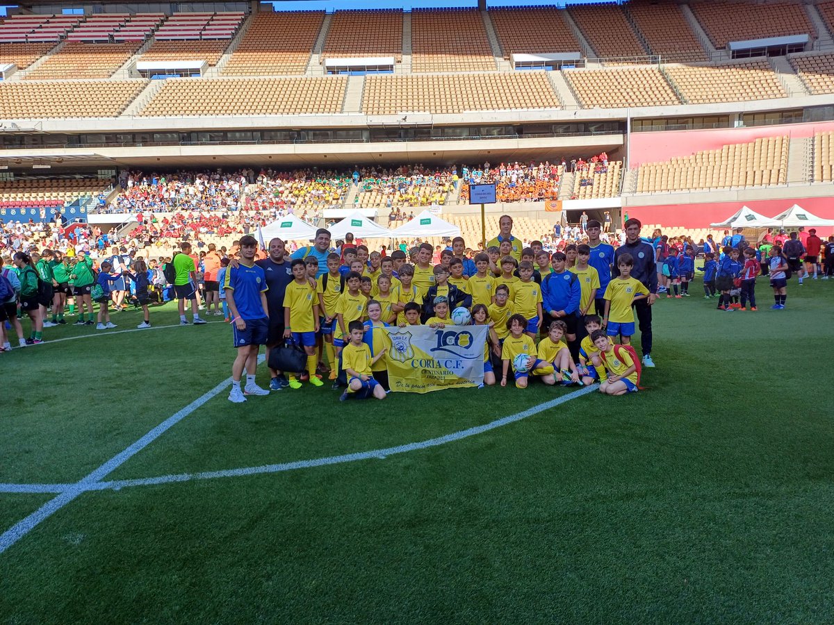 Otro año más <a href="/FBCoria/">FUTBOL BASE CORIA</a> <a href="/Coria_CF/">Coria CF</a> en el estadio olímpico representando a Coria del Rio .... suerte chavales la diversión por obligación.....