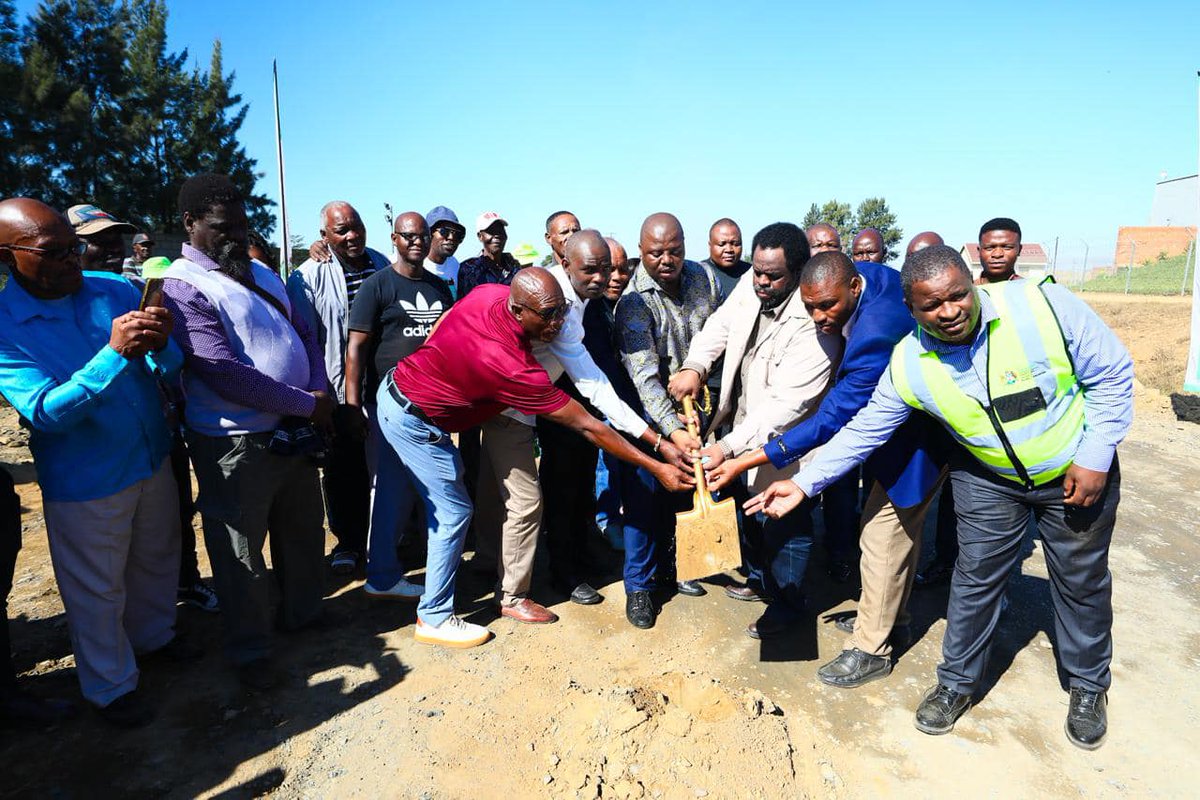KwaZulu-Natal MEC for Transport launched a multi-million Rand contract for the upgrade of Main Road P258 buff.ly/4bB8whh #ArriveAlive #RoadUpgrade #RoadSafety @KZNTransport