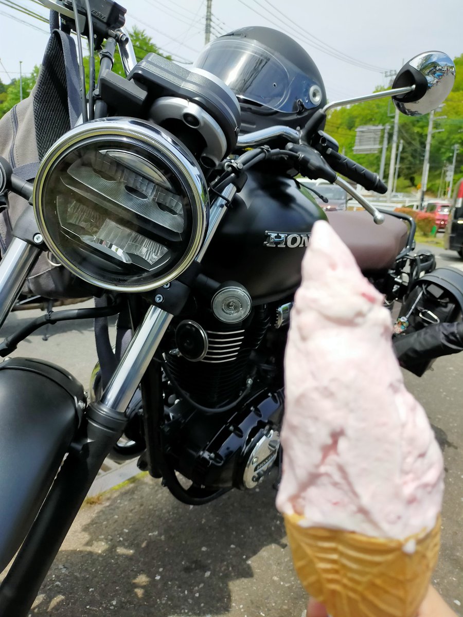 バイク「俺も暑いから、そのアイスよこせ」と言われた気がします。