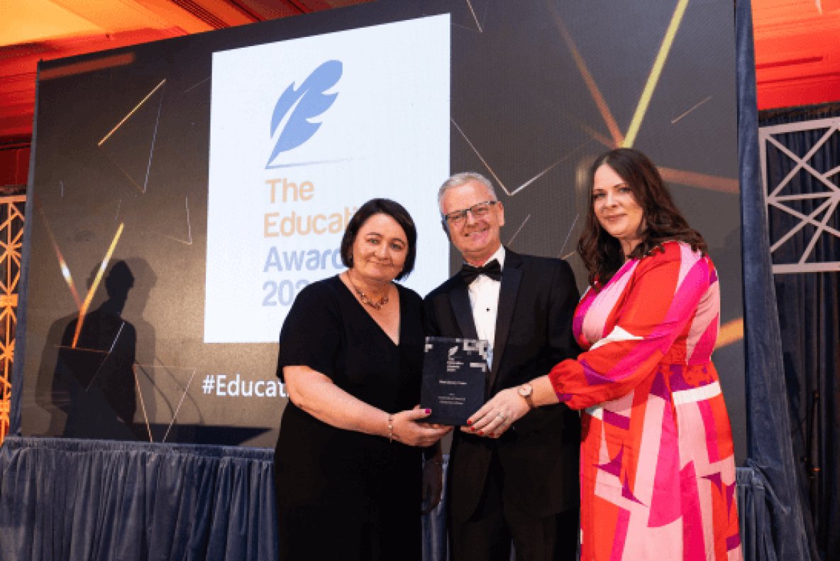 Univ of Limerick wins Best Library Team at the 2024 Education Awards @UL #universitylibrary #libraryawards ul.ie/library/news/u…