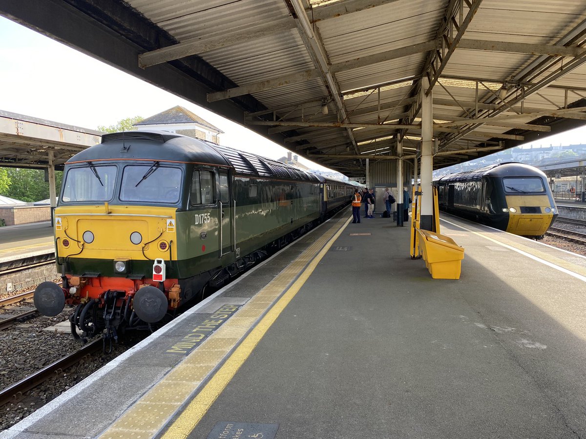 loypass_SCCar's tweet photo. Thrash fans to the Down end… #class43 #HST #class255 #class47 #Type4 #BrushTraction #BritishRailEngineering #thrash @Vintage_Trains @GWRHelp #Plymouth https://t.co/KjgKbYHqsv