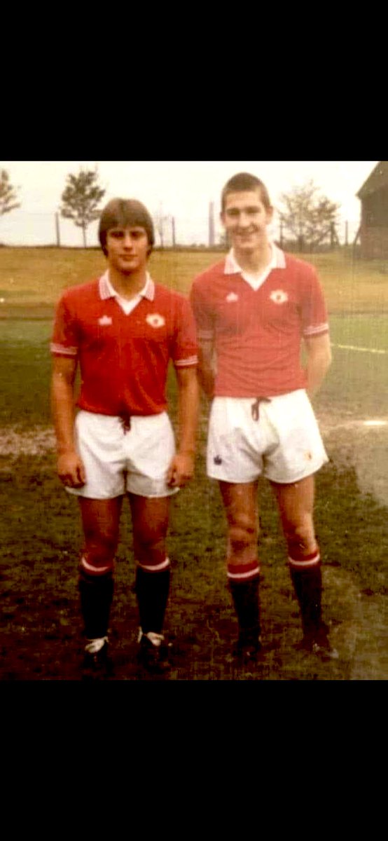 @cgblackmore @NormanWhiteside @YesterdaysStars @UtdBeforFergie Morning Clayton,Morning Norman, how old would you have been here, 16/17 ? Clayton definitely took his kit to the dry cleaners in those days!