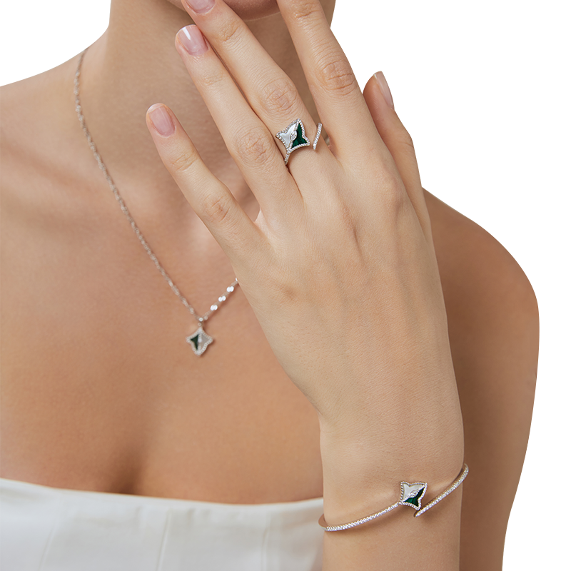 Discover your new favourites 💗✨

#jewelry #promo #diamond #finejewelry #trending #luxury #accessories #handmadejewelry #love #style #fashionjewelry #love