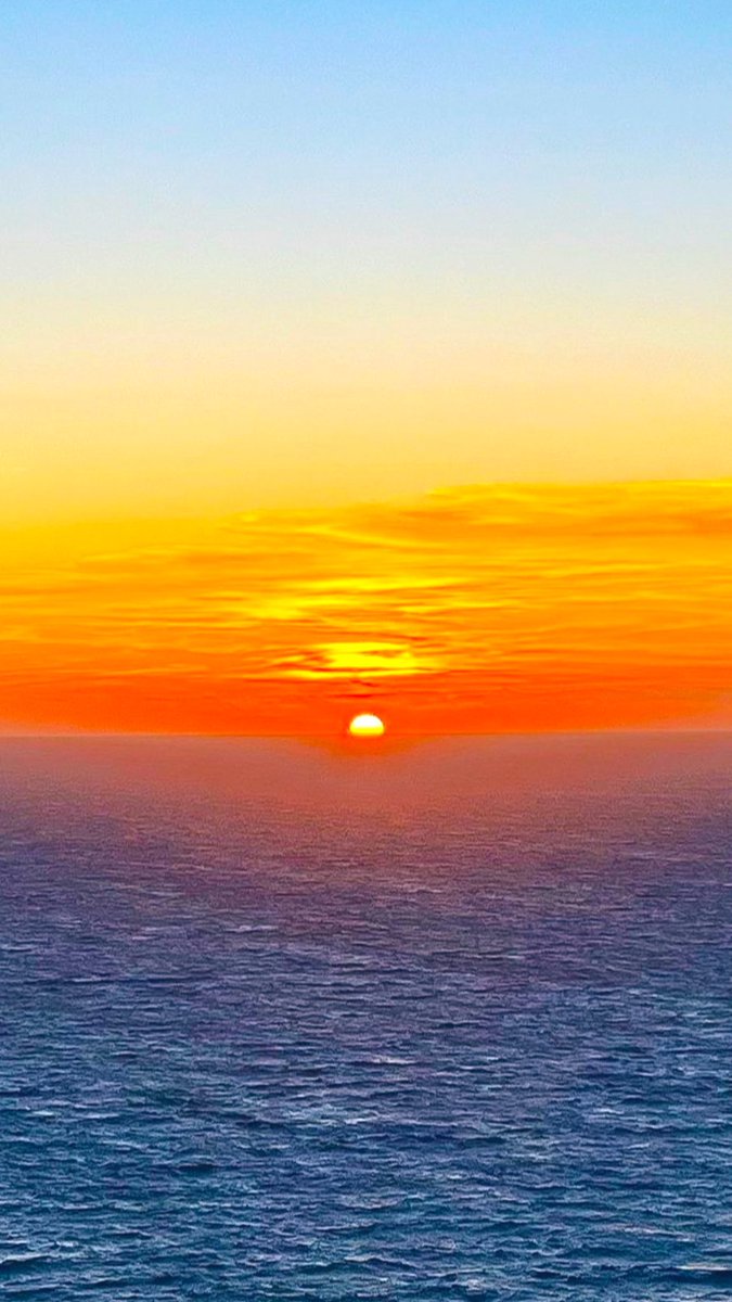 Every sunrise, every day, every sunset, is a gift. Live that way 🧡 #weekendsunshine ☀️
