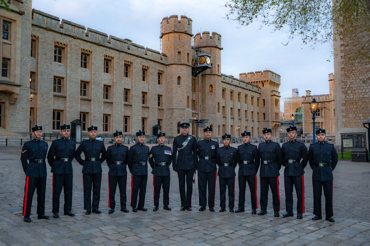 On 8 May 24, the Col of the Regt, Brig M Fayers addressed the QG SIGNALS PDRC King's Guard in the presence of Comd of 7 Sig Group, Colonel C Dixon and the CO 1 Sig Regt, Lt Col E Vickers.

From 8 - 9 May 24, the Comd and GM QG SIGNALS visited the PDRC at all locations.