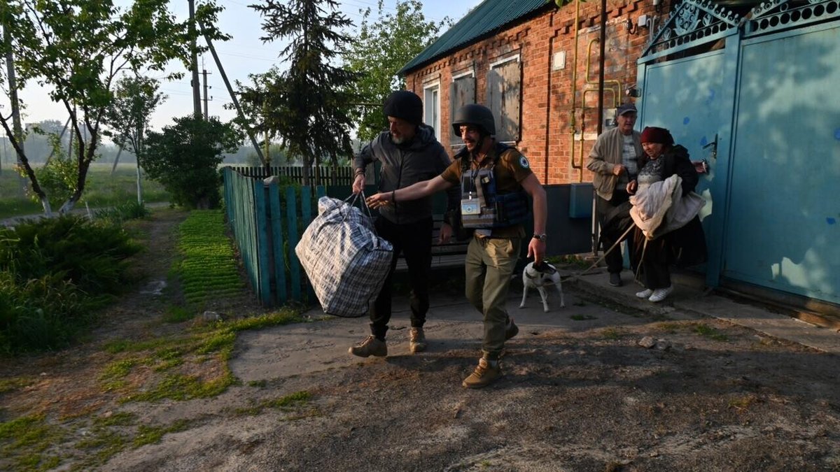 Russian attacks force hundreds to flee border area in Ukraine's Kharkiv region ➡️ go.france24.com/la3