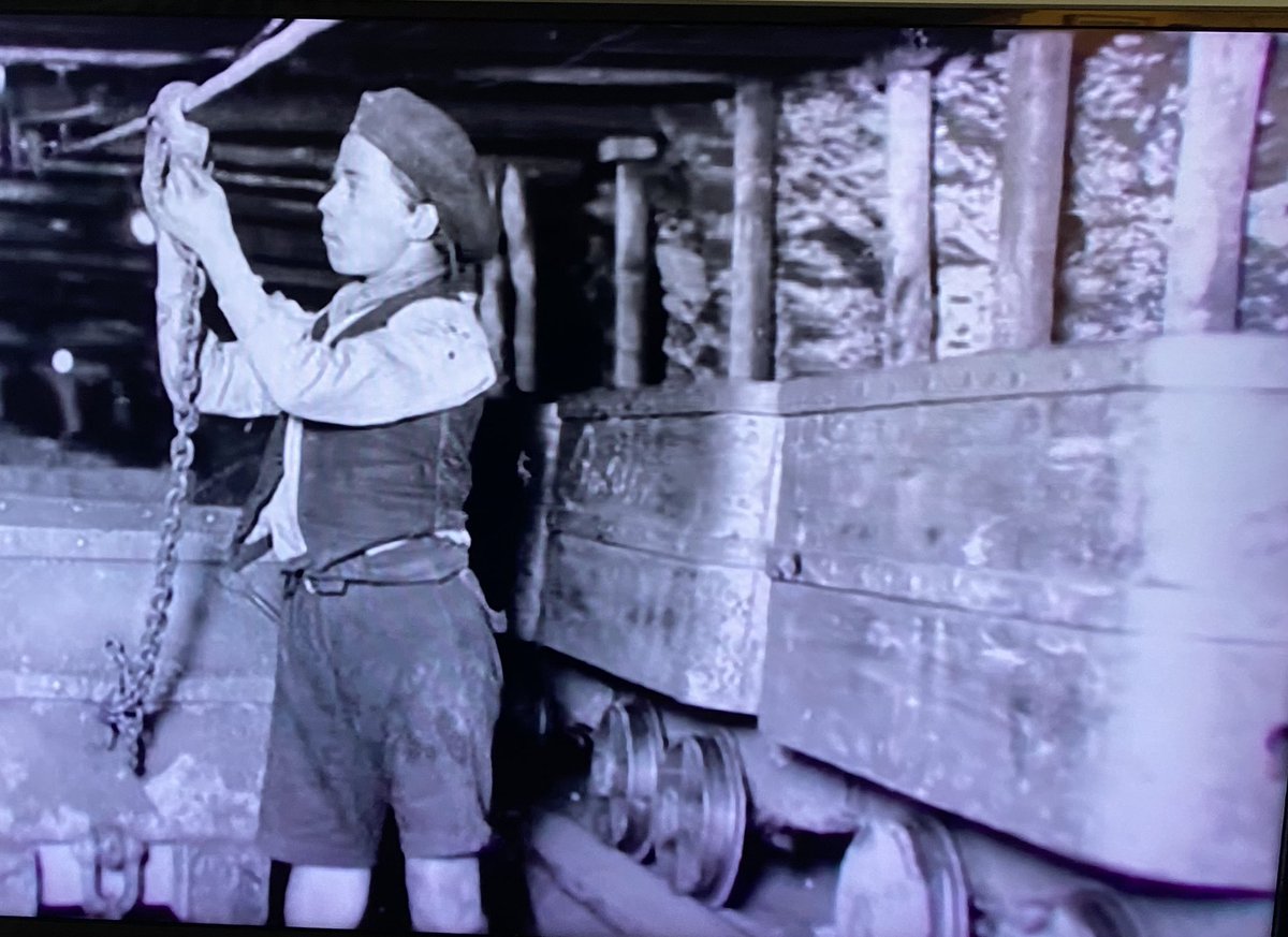 Boy miner hooks on rope a tub. Working on haulage a common first underground job. My dad, 14, worked in cold pit bottom loading and unloading. Trapped fingers, broken bones not unusual and occasional fatalities. 
@lynnfinlay1 @keepshovelling @coal_legacies @miningheritage