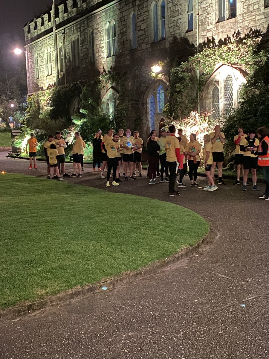 Delighted to start the #DarknessIntoLight event this morning in ⁦@UCC⁩. Amazing turnout & over 30 events in Cork. Thinking of those touched by suicide.