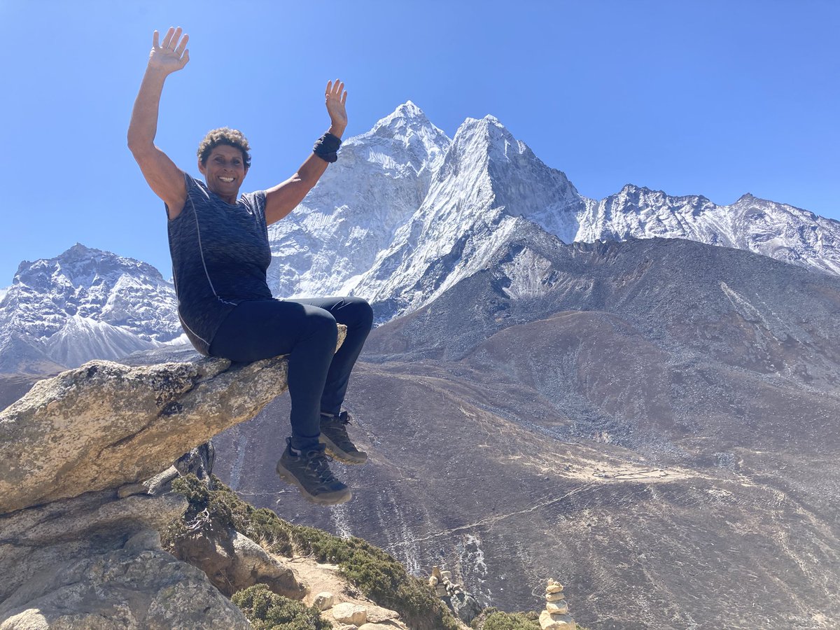 #Fatima showing the boys how to break the world record press-up at 5000 meters. Help me get my followers up to a million and I’ll keep kicking arse for Children and young People in the care system to have better life outcomes! This old bird still has it! 🙏❤️🙏