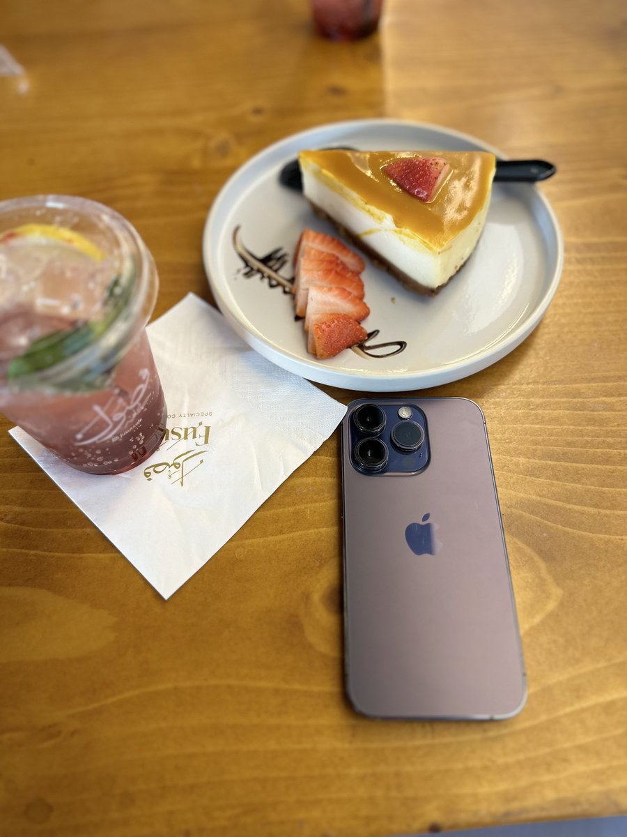 حـبهم فـي خـافقي باقـي
لـو بتـبطي سـاعه الملقـى ♡︎.