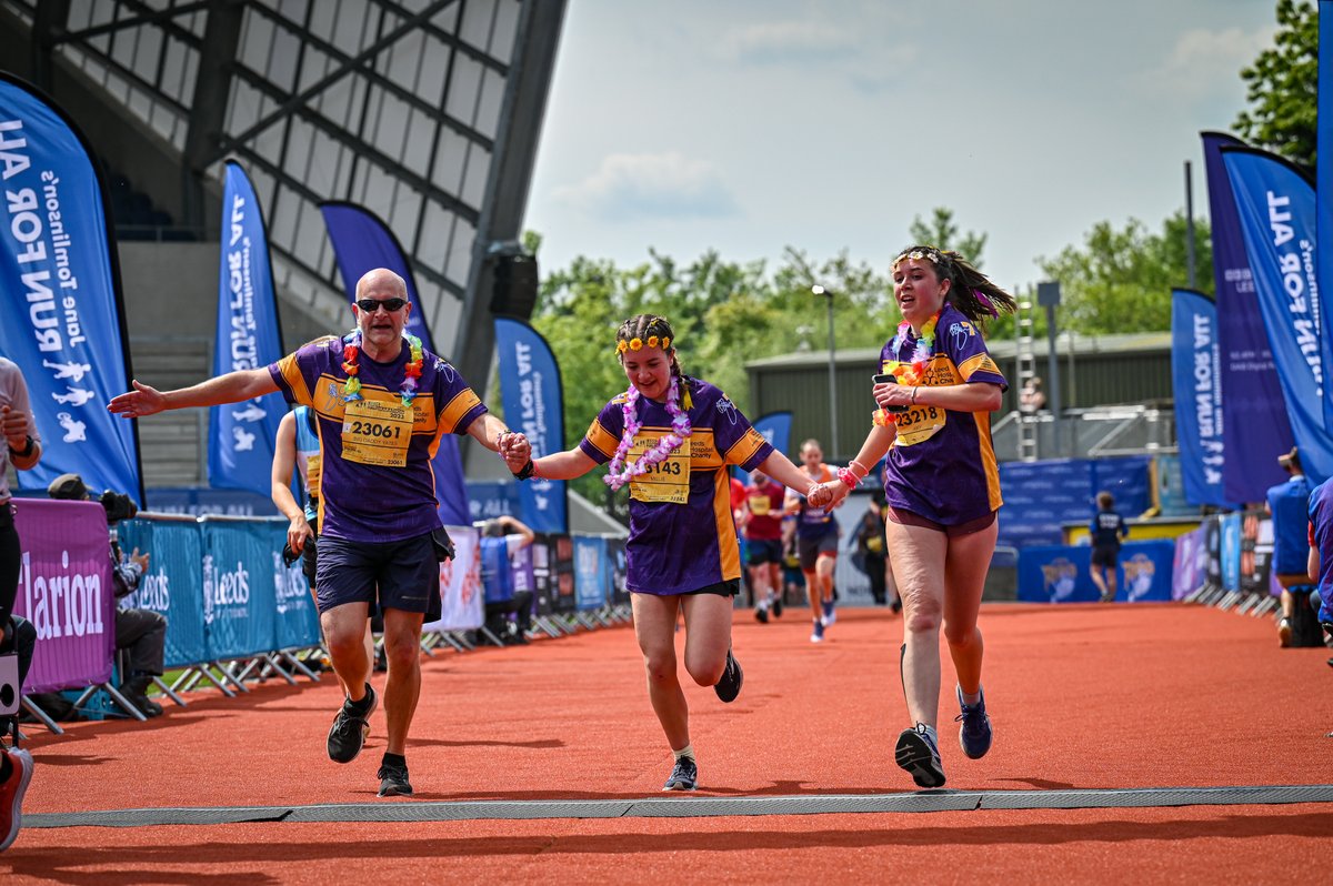 Good luck to everybody taking part in the #RobBurrowLeedsMarathon and #LeedsHalfMarathon tomorrow! 🙌 Not lacing up a pair of running shoes? Make sure you’re aware of road closures and traffic measures that’ll be in place. Find out more: orlo.uk/soYDp 📸: @runforall