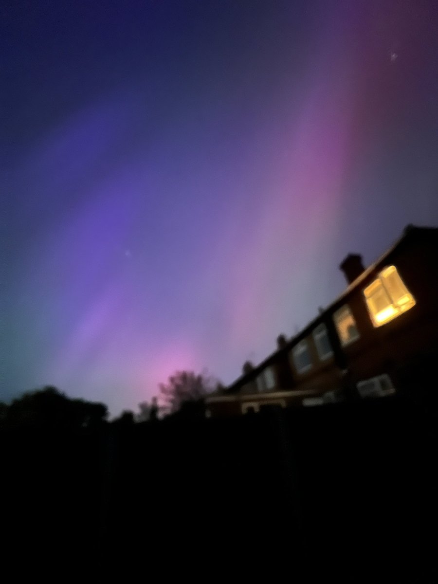 kazacenkojanis's tweet photo. Will leave it here #Northenlights #UK #Doncaster https://t.co/66gZhbZ31n