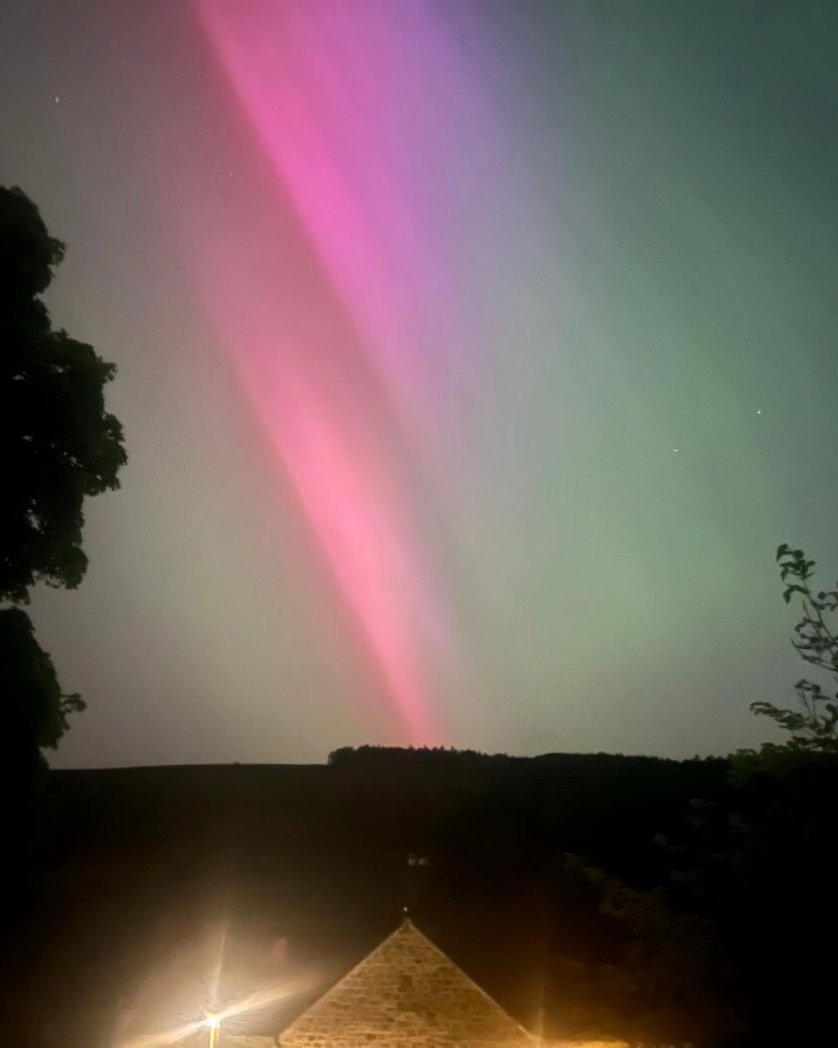 We're waking up to see lots of stunning photos on social media from last night! Many of us were lucky enough to see the wonderful display of the Aurora Borealis over parts of the UK 😍 

Here's a collection of ours taken from over Win Hill. 

#NorthernLights