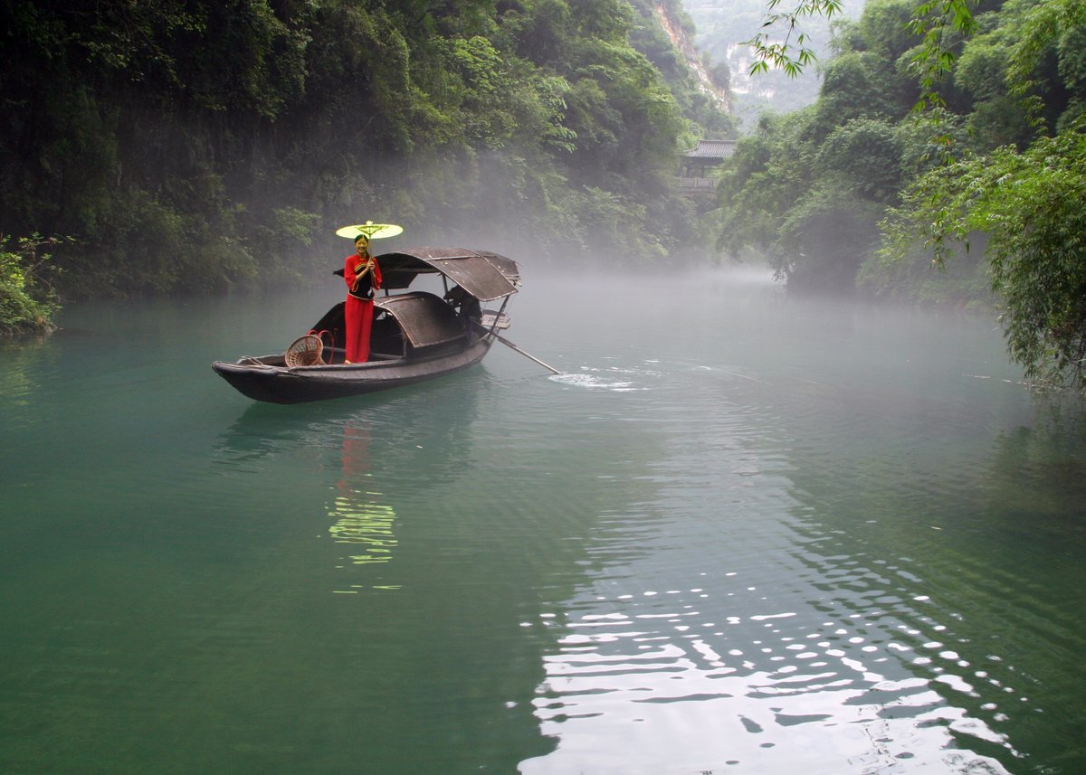 Witness breathtaking scenery, towering cliffs, and serene waterways on the 5 days Yangtze River Cruise from Yichang to Chongqing.💫 🌊 🛳️ bit.ly/3OifYF6 #ChinaTravel #YangtzeRiver #CenturyCruises 🌏 #TravelGoals #ChinaHolidays