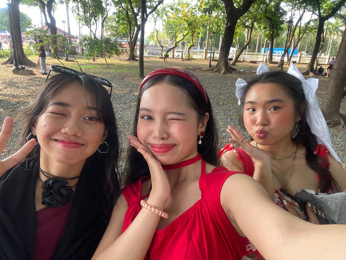daizyinnie's tweet photo. With the powerpuff girls makita na kami @bokminsung @keabrycart https://t.co/A4VbJldUDu