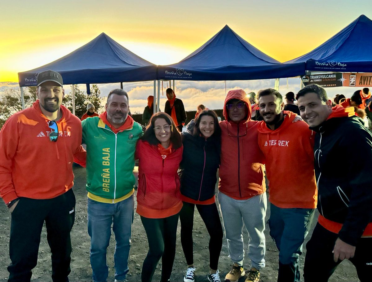 Una edición más, Breña Baja se vuelca con la @transvulcania  acompañando a los/as atletas a su paso por el avituallamiento de Reventón.

¡Mucha suerte!

#atletismo #brenabaja #deporteslapalma #lapalma #trailrunning #transvulcania