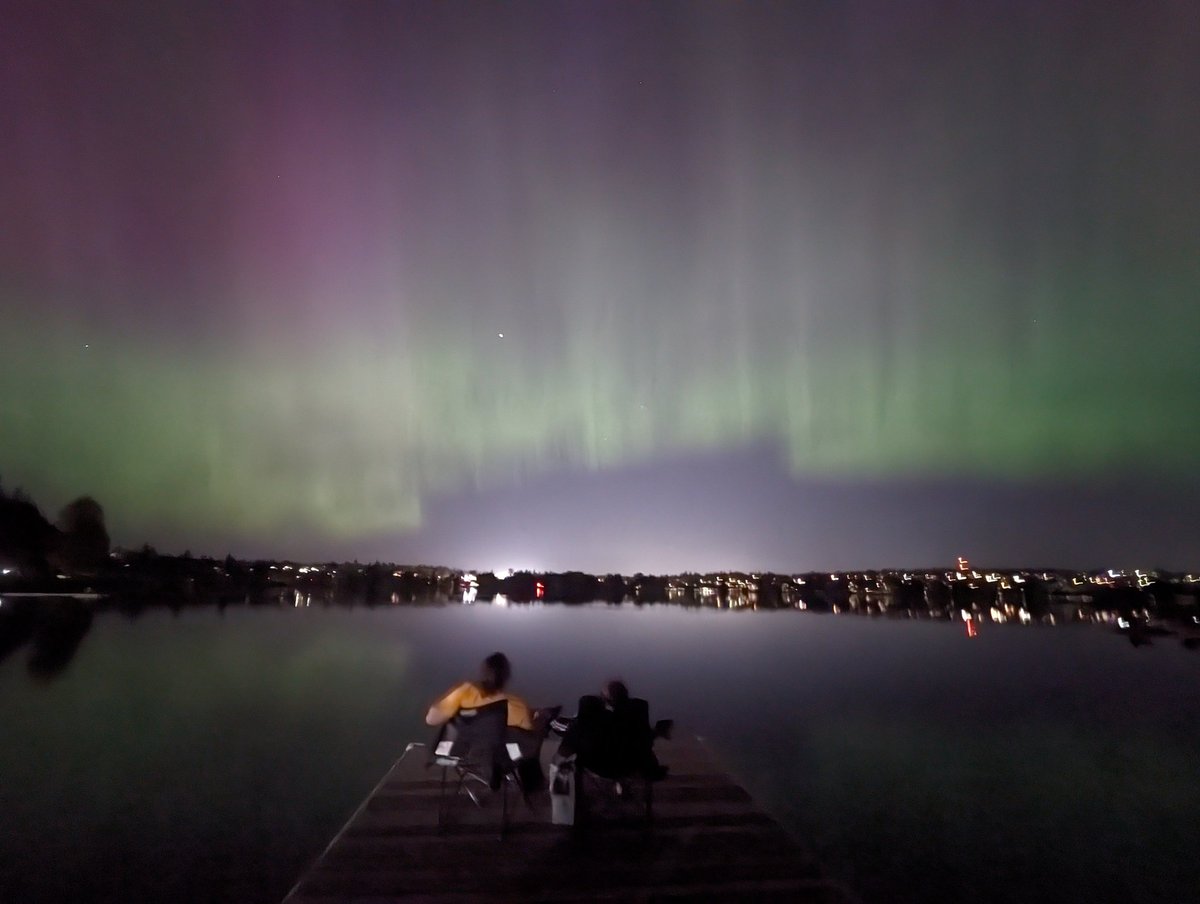 stochasticlalit's tweet image. Amazing! #Auroraborealis #Seattle