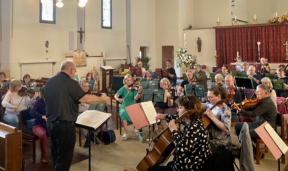 A few snaps from recent rehearsals delving into music by Elgar, Dvořák & Tchaikovsky with our brilliant conductor Philip Hesketh and amazing soloist @fhvln 🎻 And trust us, you really don’t want to miss Fenella’s performance next weekend! 🎵 Book here >> trinityorchestra.org.uk/th_event/may24/
