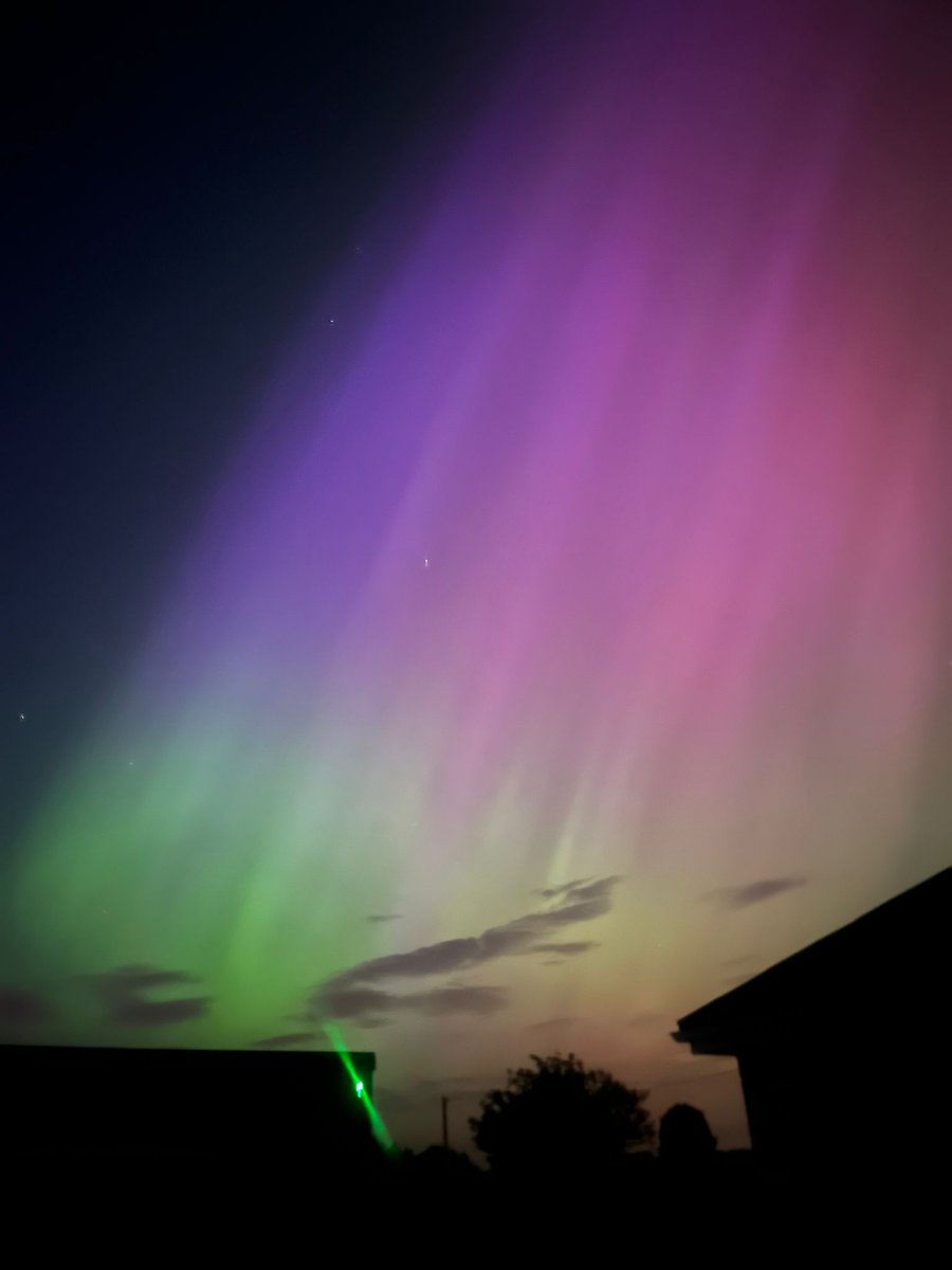 These pics of the Northern Lights( Aurora Borealis) as seen by my friends all over Ireland last night and pictured in Offaly, Mullingar, Moate, Longford, and more last night and sent to me.

I slept through it.

I'm absolutely bulling as I'm an amateur star gazer set out in the…