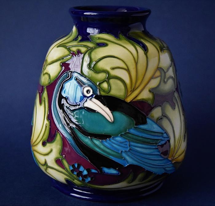 Moorcroft Pottery 198/5 Watchful Eye William Morris Collection Kerry Goodwin
A Limited Edition of 25
#Moorcroft #Pottery #WilliamMorris #art #StratfordonAvon 
bwthornton.co.uk/moorcroft.php