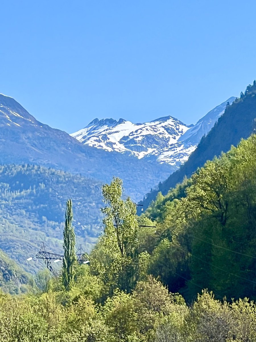 Primavera a la Vall de Tavascan i neu a les muntanyes #valldecardos #pallarssobira ⁦@visitpallars⁩ @aralleida ⁦@climadelleida⁩ ⁦@meteocat⁩ ⁦@eltempsTV3⁩ ⁦@eltemps_rtve⁩ ⁦@gemmapuigf⁩ ⁦@AlfredRPico⁩ ⁦@AEMET_Cat⁩ ⁦@ElTiempo_tve⁩