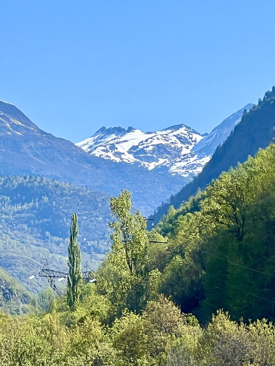 maneltahull's tweet photo. Primavera a la Vall de Tavascan i neu a les muntanyes #valldecardos #pallarssobira ⁦@visitpallars⁩ @aralleida ⁦@climadelleida⁩ ⁦@meteocat⁩ ⁦@eltempsTV3⁩ ⁦@eltemps_rtve⁩ ⁦@gemmapuigf⁩ ⁦@AlfredRPico⁩ ⁦@AEMET_Cat⁩ ⁦@ElTiempo_tve⁩ https://t.co/XcgokF0Yoa