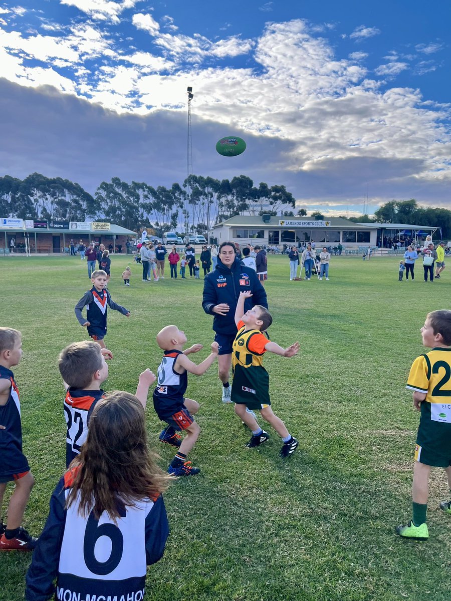 Our Crows and team are enjoying the Southern Mallee Suns’ trivia night tonight, after a big day of everything from canteen duty to coaching support! If you’ve missed out on today’s fun, there’s still plenty of time to register for tomorrow’s junior coaching clinic and receive a