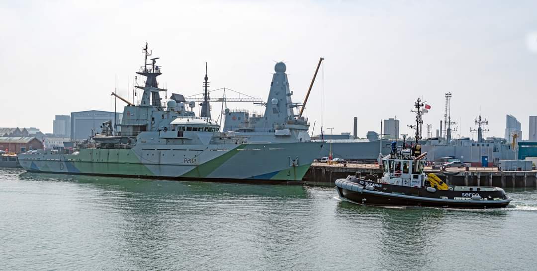 HMS Severn alongside Fountain Lake @hmssevern @NavyLookout @WarshipCam @WarshipsIFR @warshipworld