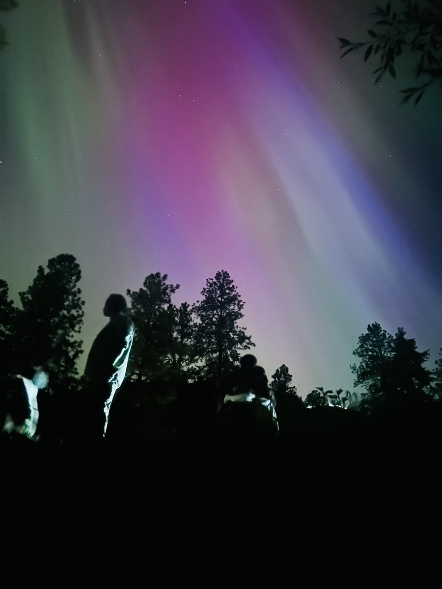 People on Pelmewash.

(people watching the people watching the northern lights)
May 10, 2024

#Aurora #Auroraborealis #northenlights  #LakeCountry #Okanagan #BC