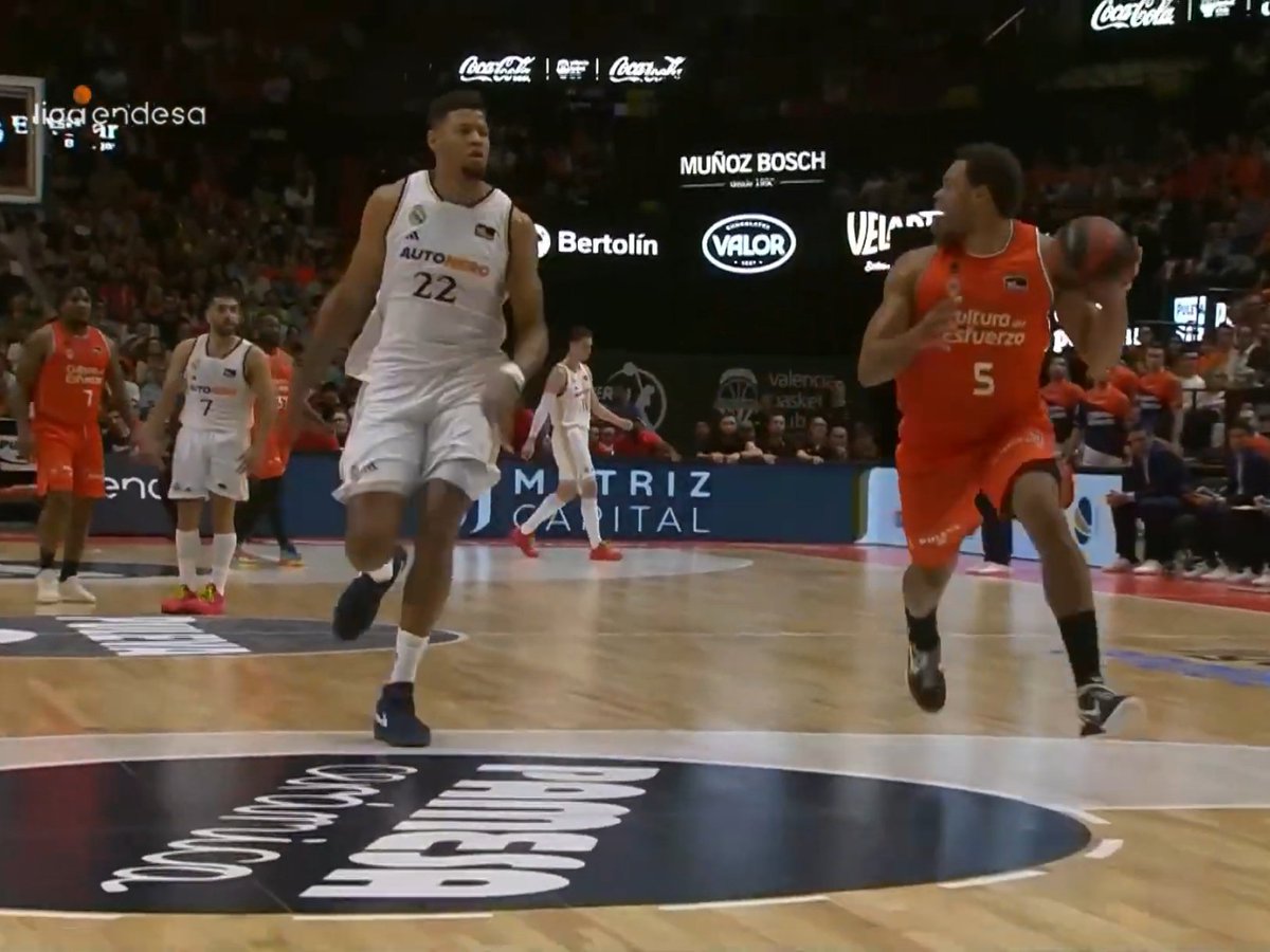 Adriandu tweet media